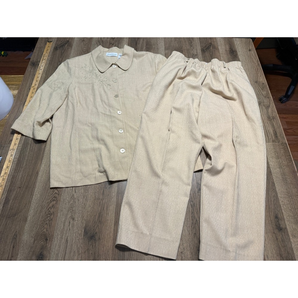 Alfred Dunner Pant Set Womens Size 20/18 Tan Suit 2 Piece Embroidered Beaded